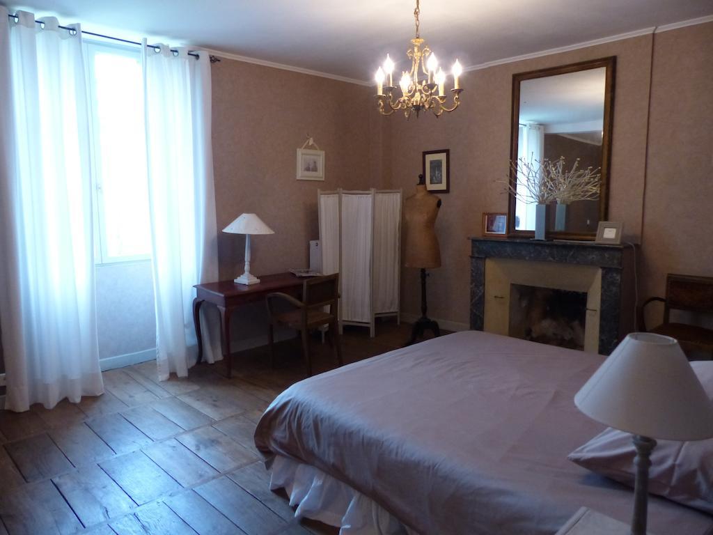 Le Domaine De Panissac Bed and Breakfast Berneuil  Δωμάτιο φωτογραφία