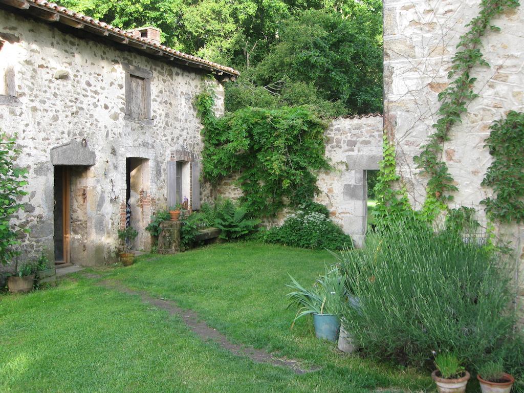 Le Domaine De Panissac Bed and Breakfast Berneuil  Εξωτερικό φωτογραφία