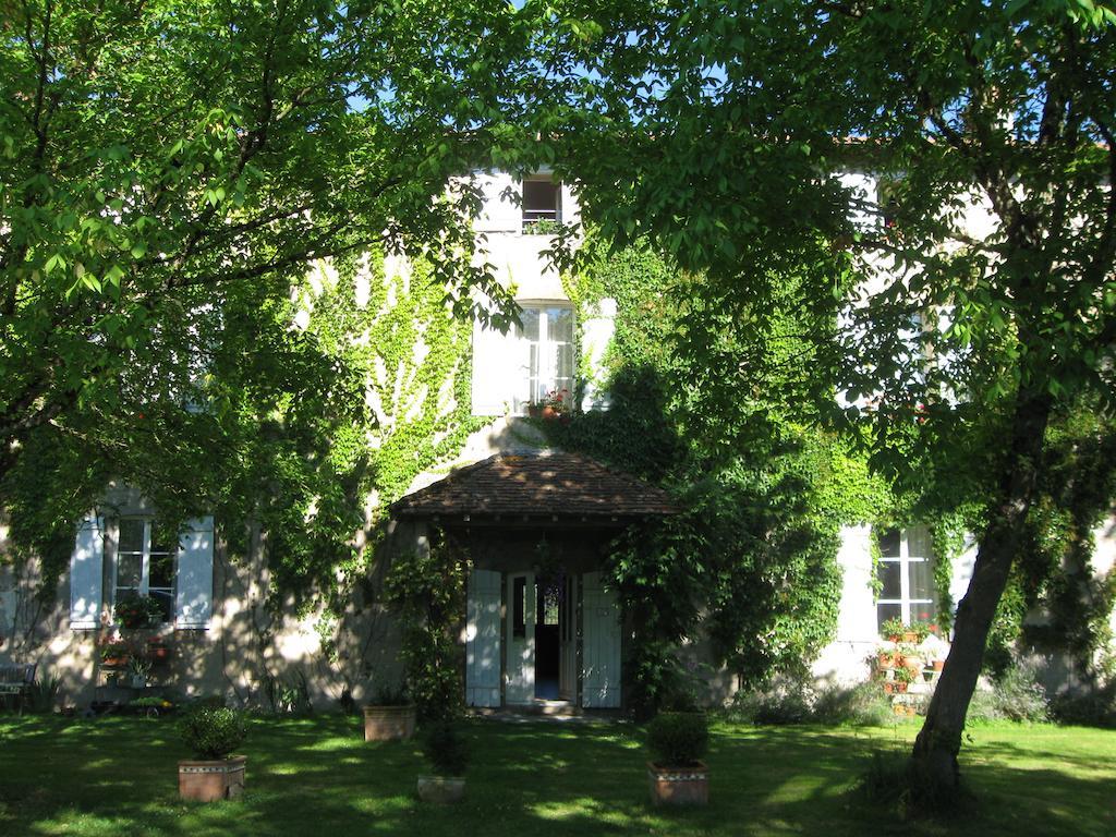 Le Domaine De Panissac Bed and Breakfast Berneuil  Εξωτερικό φωτογραφία